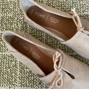 TOMS Women's Tan Slip-On Shoes Size 8.5